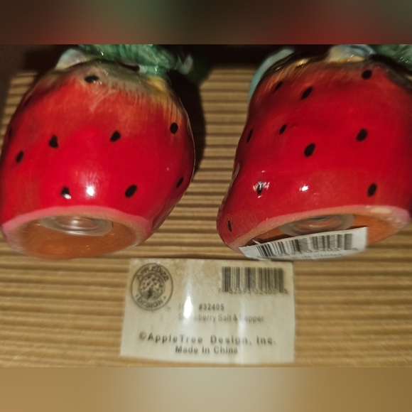 STRAWBERRY salt and pepper shakers apple tree designs - Picture 4 of 8